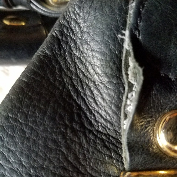 B Makowsky Shoulder Bag Leather with Hardware - Picture 4 of 6